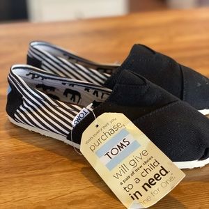 NWT TOMS WOMENS SIZE 5.5